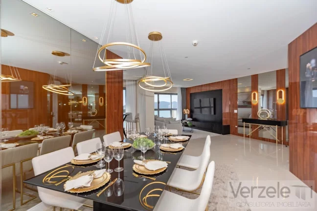 Imagem Apartamento 4 ou + dormitórios para Venda em Balneário Camboriú / SC no bairro Centro