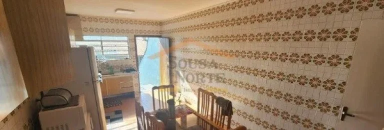 Imagem Sobrado com edícula e área total de 180m², oferecendo amplo espaço para lazer. Possui 3 dormitó...