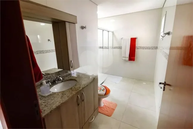 Imagem Sobrado à venda com 4 quartos, sendo 1 suíte, em Vila Sônia, São Paulo - SP