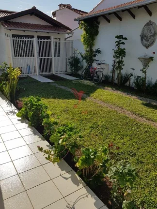 Imagem Lindo, muito lindo, situado a duas quadras da praia, 5 imóveis, com academia, piscina