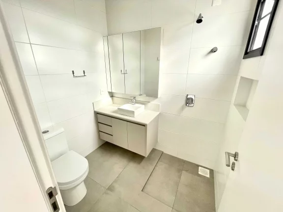 Imagem Apartamento com 3 Suítes sendo 1 master e 2 vagas de garagem no Centro – Balneário Camboriú/SC