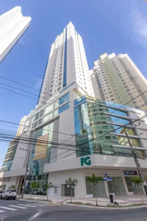 Imagem Apartamento vista mar e andar alto! Com 4 suítes e 3 vagas no Bairro Pioneiros em Balneário Camboriú