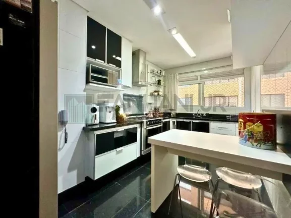 Imagem Apartamento mobiliado na Vila Nova Conceição: 3 quartos, 3 suítes, 3 salas, 5 banheiros, 4 vagas, 182m² - São Paulo-SP