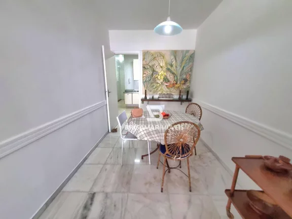 Imagem PITANGUEIRAS- UMA QUADRA DA PRAIA , VISTINHA PARA O MAR , GARAGEM NO PRÉDIO.