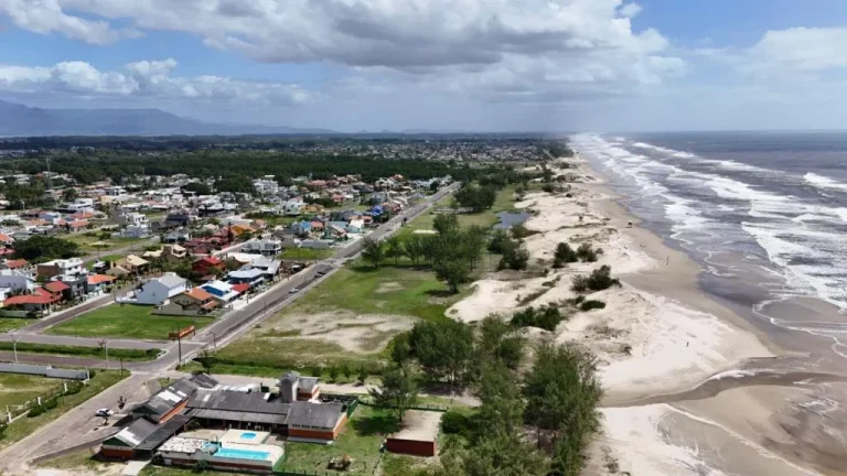 Imagem Sobrado 8 dormitórios - Bairro Capão Novo