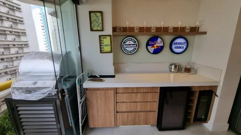 Imagem MARAVILHOSO APARTAMENTO TOTALMENTE REFORMADO, 2 VAGAS, VISTA MAR E LAZER.
