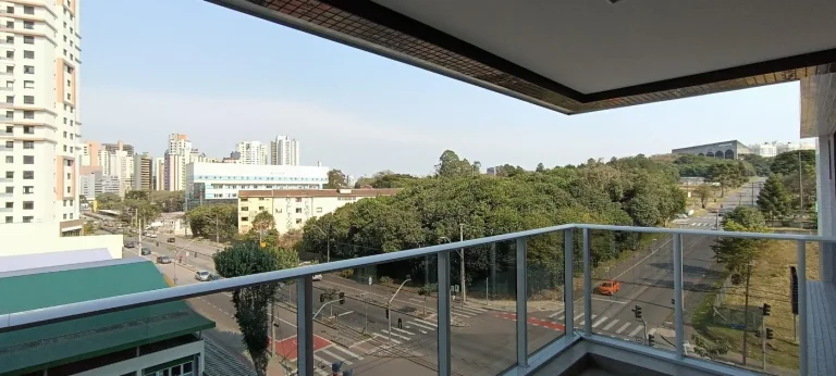 Imagem Apartamento no Cabral - 3 dormitórios - 101 m2. Sacada. Novo