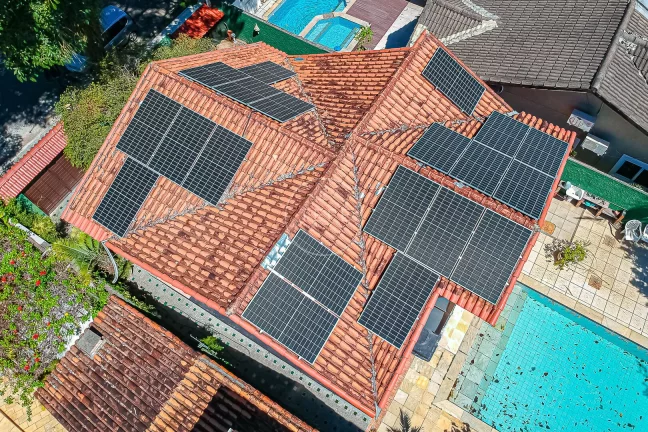 Imagem CASA com 3 DORMITÓRIOS em CONDOMÍNIO FECHADO - 199m² de área construída