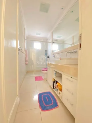 Imagem Casa em condomínio com 695 m² de área construída e 420 m² de terreno, 4 suítes, com garagem para 5 veículos,Alphaville 10-SP