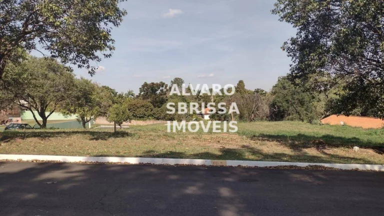 Imagem Excelente terreno com ótima topografia de esquina à venda com 3.000 m2 no Condomínio Village Castelo em Itu SP ao lado da Rod Castelo Branco