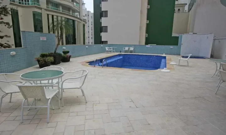 Imagem Apartamento quadra mar com 3 dormitórios sendo 1 suíte e 1 vaga de garagem em Balneário Camboriú/SC