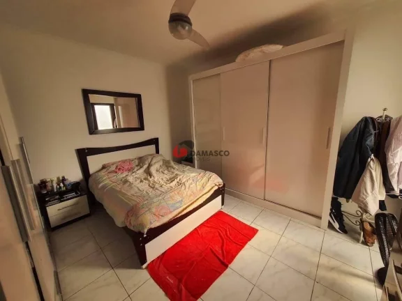 Imagem Casa à venda com 3 Quartos, 3 Suites, 3 Vagas, 751M², Utinga, Santo André - SP