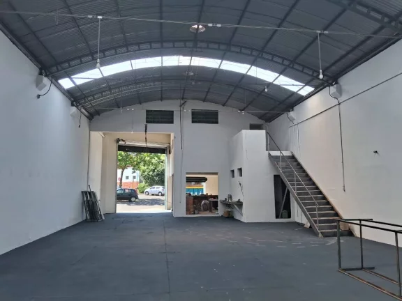 Imagem Ótimo barracão, próximo à Av. Duque de Caxias