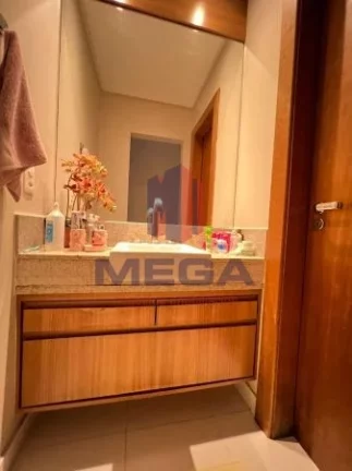 Imagem 04 Quartos sendo 02 suítes e 3 vagas de garagem Prédio Frente Mar