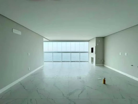 Imagem Apartamento com vista de frente mar com 3 suítes e 2 vagas de garagem em Balneário Piçarras