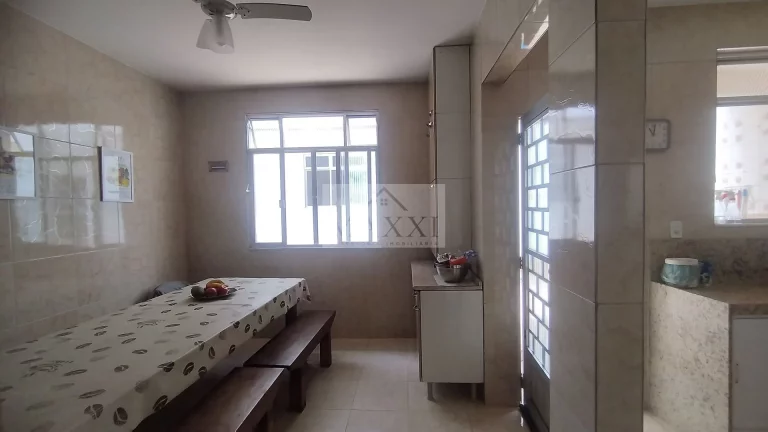 Imagem Ampla Casa Duplex com Anexo, Churrasqueira e 8 Vagas – Taquara