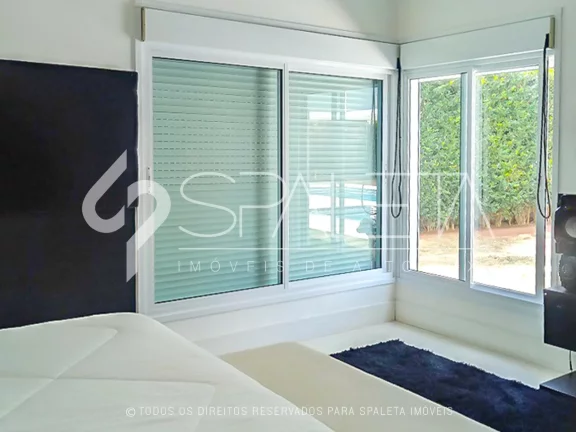 Imagem Linda residência moderna disponível para locação no condomínio Portal do Japy Golf Club em Cabreúva