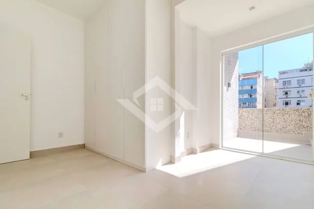 Imagem Apartamento Reformado e Mobiliado com Vista Mar em Copacabana - 3 Quartos