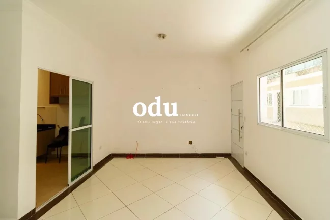 Imagem Um sobrado que une o conforto de uma casa com a praticidade e segurança de um condomínio. Com 100 ...