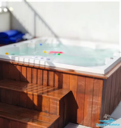 Imagem Amplo apartamento à 30 metros da praia