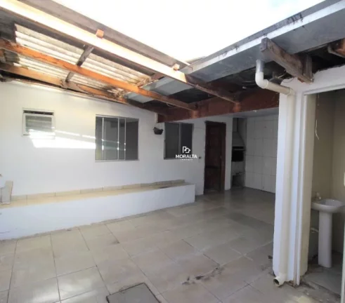 Imagem Casa para Venda em São José dos Pinhais, Roseira de São Sebastião, 3 dormitórios, 1 banheiro, 2 vagas