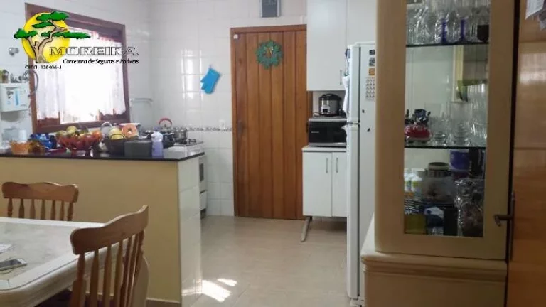 Imagem SOBRADO C/ 178M², 3 DORMS SENDO 1 SUITE E 6 VAGAS EM SANTA TEREZINHA