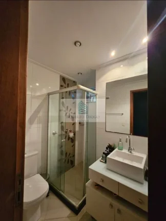Imagem Imperdível! Apartamento à venda em Icaraí, Niterói-RJ: 3 quartos, 1 suíte, 2 banheiros e 1 vaga de garagem.