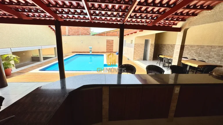 Imagem CA1811Belíssima casa com 3 suítes plenas e piscina localizada no Jardim Petrópolis A casa possui ...