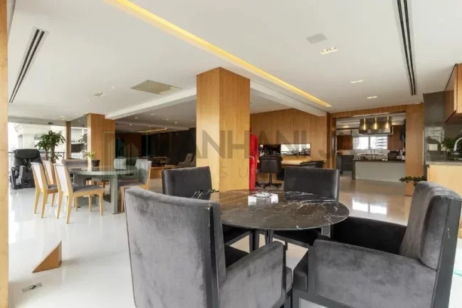Imagem Apartamento de Alto Padrão na Vila Nova Conceição com 2 Suítes, 5 Salas e 5 Vagas de Garagem - São Paulo-SP