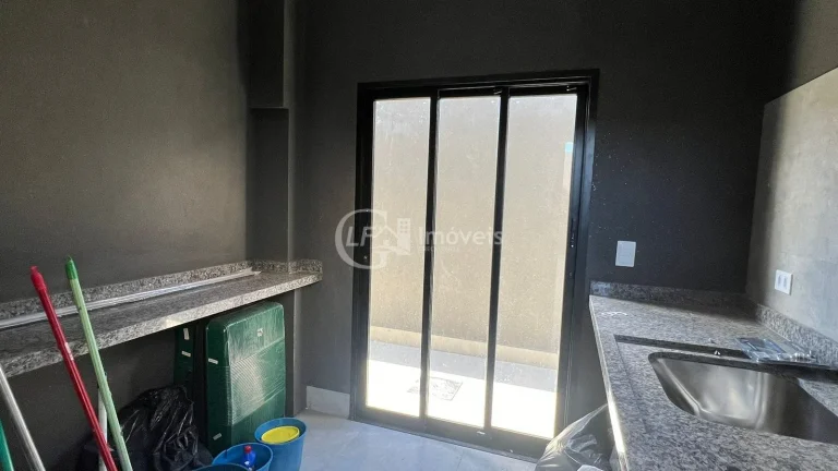 Imagem Imperdível oportunidade! Casa à venda em Alphaville Campo Grande-MS com 3 quartos, 3 suítes, 3 salas e 330m². Confira!