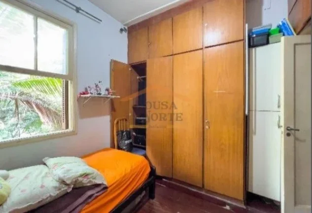 Imagem Apto 104m², 3 dormitórios aconchegantes com pisos em madeira, sendo 1 suíte com banheira, cozinha...