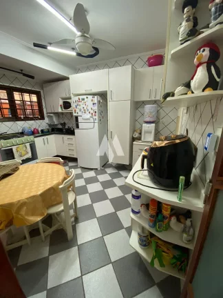 Imagem Casa Padrão- 5 dormitórios sendo 4 suítes - Aparecida / Santos