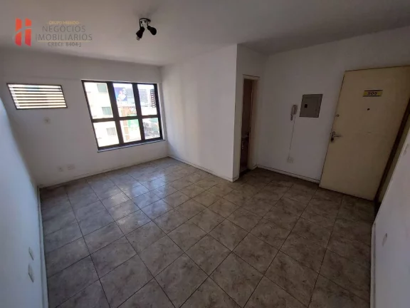 Sala comercial com 28m²na esquina com a Av. Brigadeiro Lima e Silva