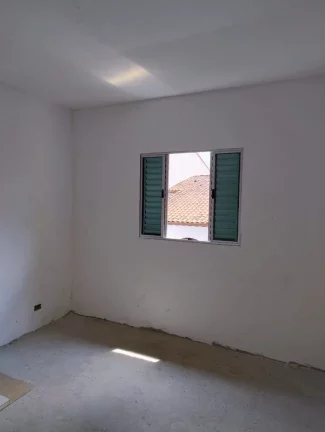 Imagem Sobrado de Luxo à Venda em Santo André-SP no Bairro Jardim Las Vegas: 3 Quartos, 1 Suíte, 3 Banheiros, 2 Vagas, 185 m².
