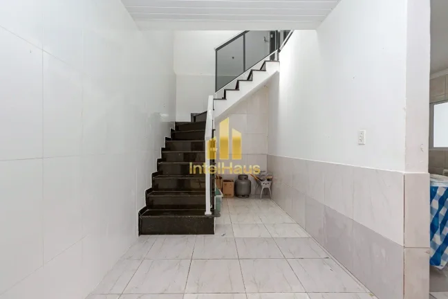 Imagem Triplex Espaçoso com Sol da Manhã e Pátio para 6 Carros
Se você procura um imóvel que ofereça ...
