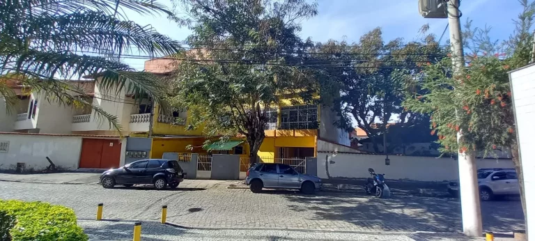 Imagem Vendo área de 300m², com 5 casas em Cabo Frio/RJ próximo a praia do forte