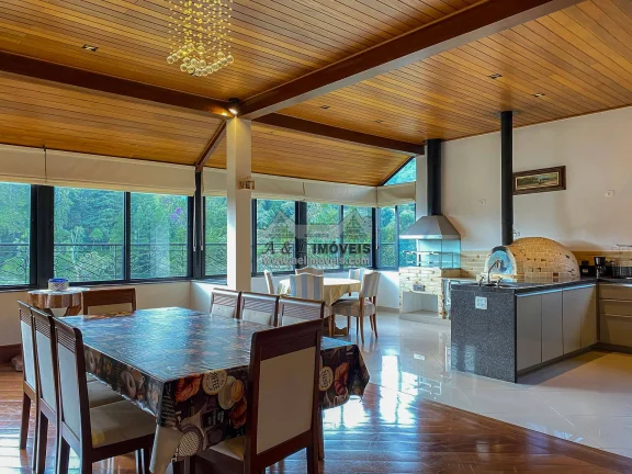 Imagem Casa à venda em Campos do Jordão – Com 5 suítes no Alto do Capivari