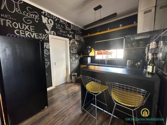 Imagem Linda casa moderna com 3 suítes e área de lazer com piscina em condomínio