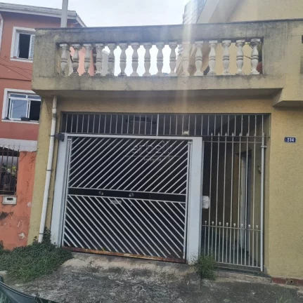 Esta espaçosa casa de 381 metros quadrados é ideal para uso residencial e comercial, situada em um...