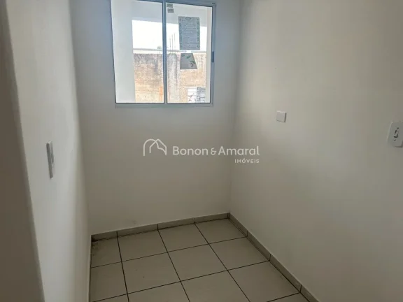 Imagem Casa para locação no bairro Taquaral em Campinas/SP. Na parte superior, living para 2 ambientes, 3...