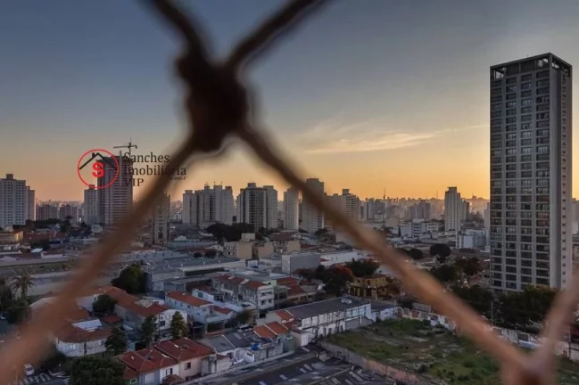 Imagem Apartamento com 3 dormitórios (3 suítes) a venda na Mooca, andar alto. Lazer completo e 2 vagas de garagem e depósito. Varanda com churrasqueira.