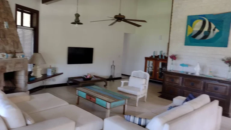 Imagem CASA FRENTE MAR - com 6 dormitórios à suítes - Lagoinha - Ubatuba
