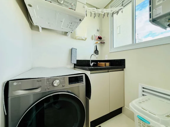 Imagem Apartamento mobiliado com 4 dormitórios sendo 2 suítes e 2 vagas de garagem em Balneário Camboriú