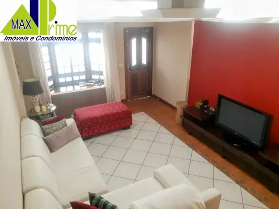Imagem Casa à venda no Tatuapé, São Paulo. 300m², 3 dormitórios, 2 suítes, garagem para 2 carros. Próximo ao metrô Carrao. Agende sua visita!