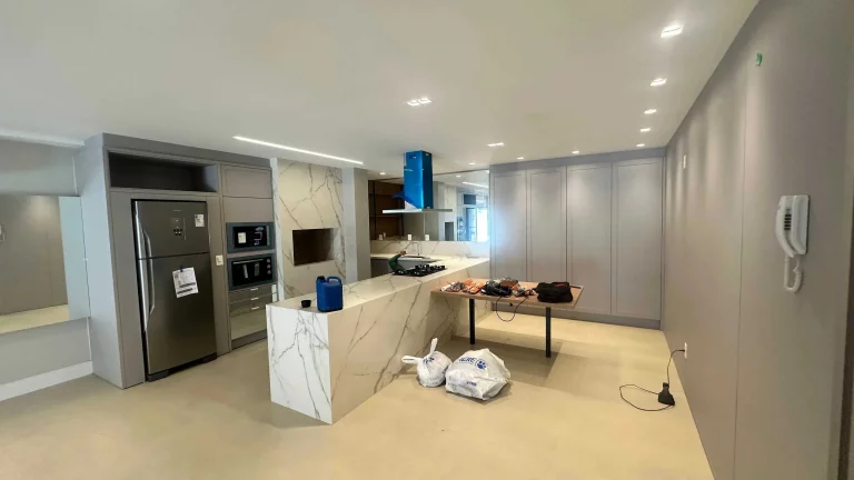 Imagem Apartamento com 4 dormitórios sendo 2 suítes e 1 vaga de garagem em São José/SC