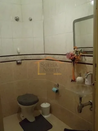 Imagem Sobrado de 210 m², totalmente reformado em porcelanato, com 3 dormitórios, sendo 1 suite com hidro...