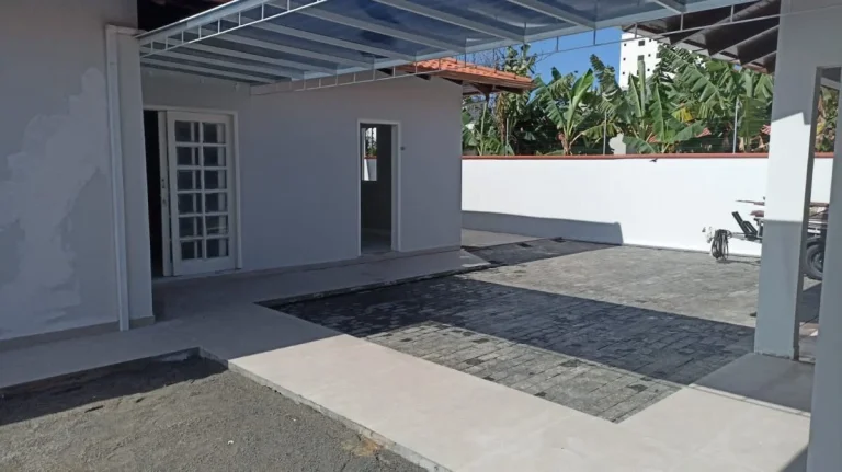 Imagem Casa Padrão para Venda e Aluguel em Centro Tijucas-SC