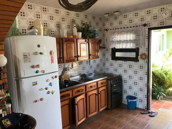 Imagem Casa de alvenaria com 146m², (03) dormitórios, bem localizada em Cidreira