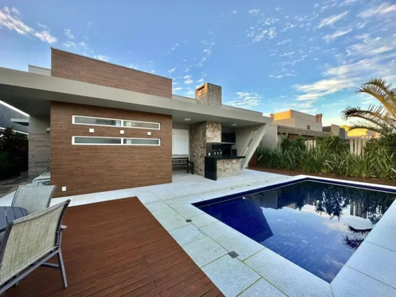 Imagem Casa em Condominio 4 Dormitórios - Bairro Centro