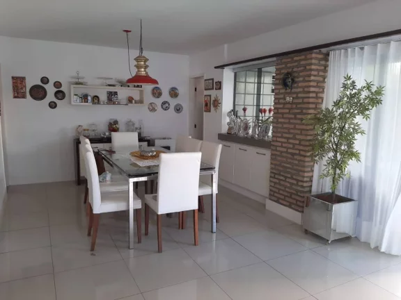 Imagem Casa à venda no bairro Suissa - Espaçosa com 5 quartos e 4 vagas de garagem!